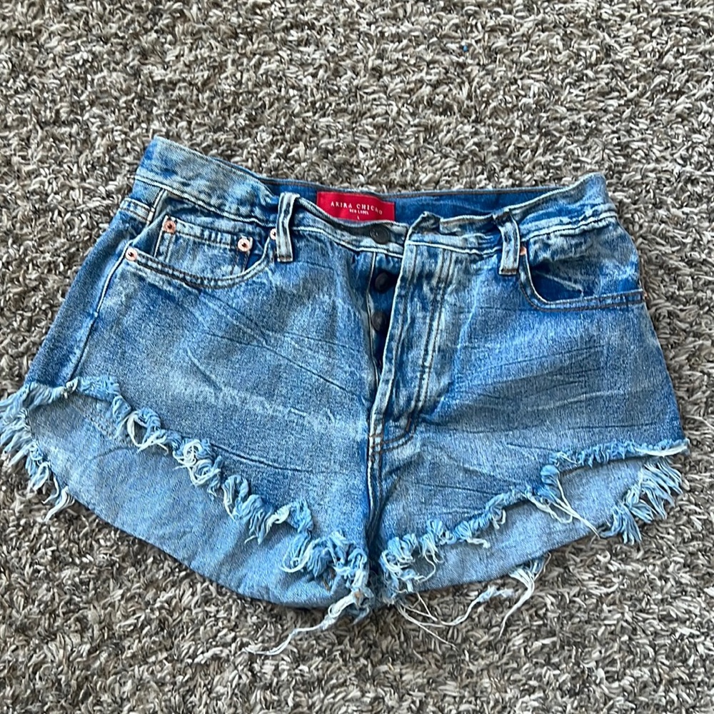 AKIRA RED LABEL JEAN SHORTS